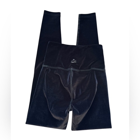 Beyond Yoga Velvet Motion High Waisted Midi Legging Black Velvet - Picture 4 of 7